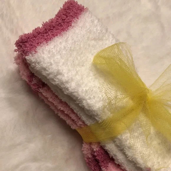 FUZZY SOCKS 2 pairs NWOT - Picture 4 of 5